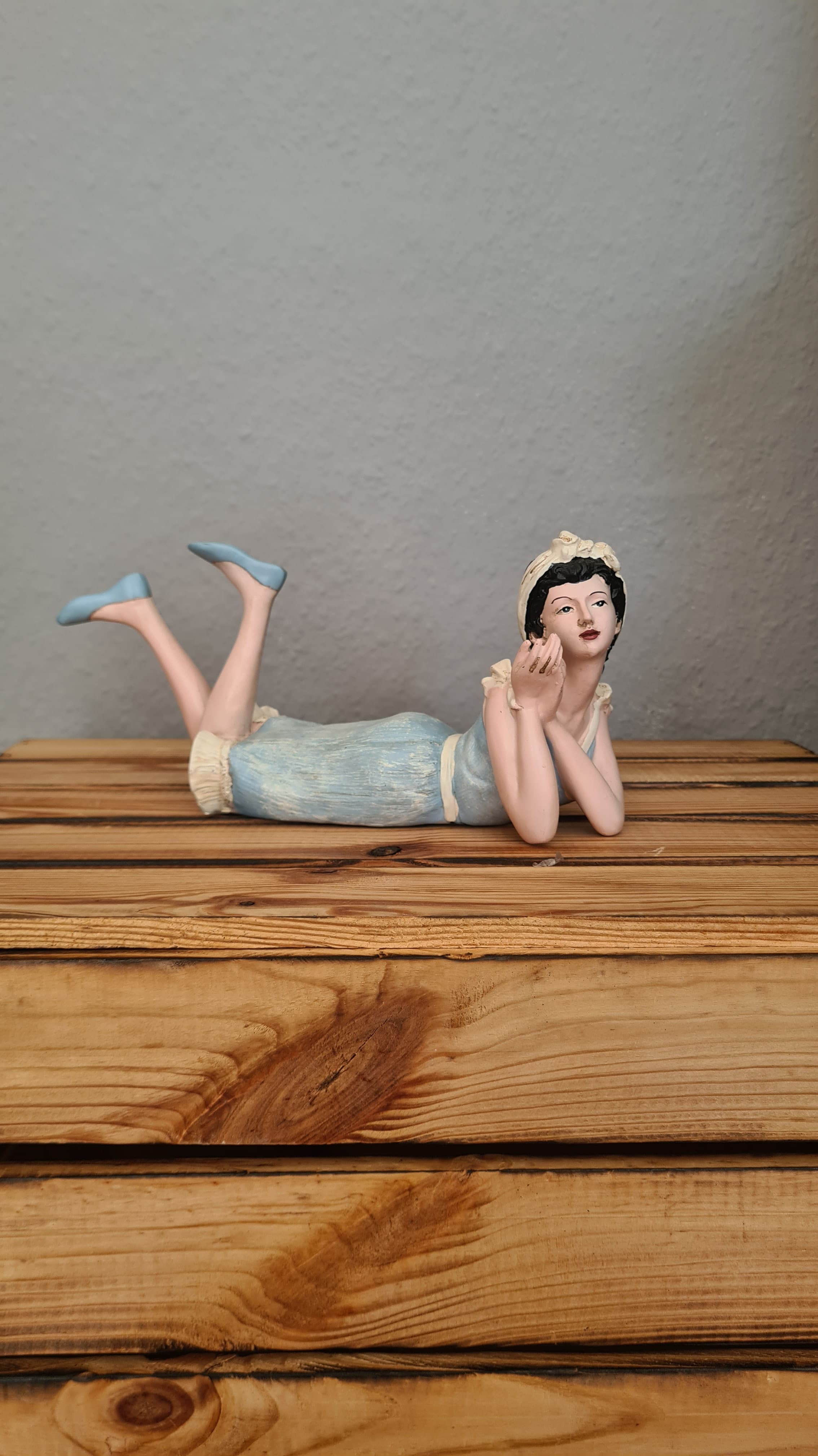 Frau liegend - Deko-Figuren aus dem Shop von Cottas Kreativlädchen Chemnitz