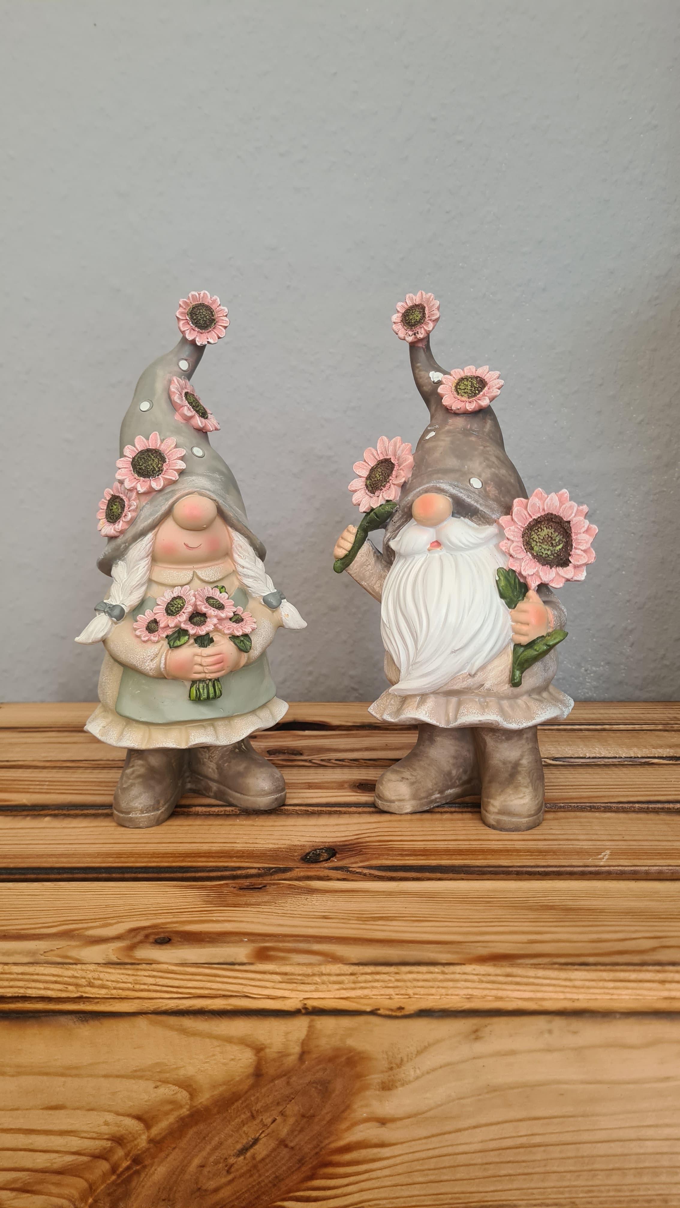 Zwerg mit Blumen - Deko-Figuren aus dem Shop von Cottas Kreativlädchen Chemnitz