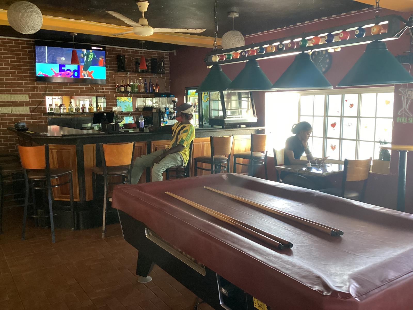 Sports bar with pool table at Gempie's Gazebo