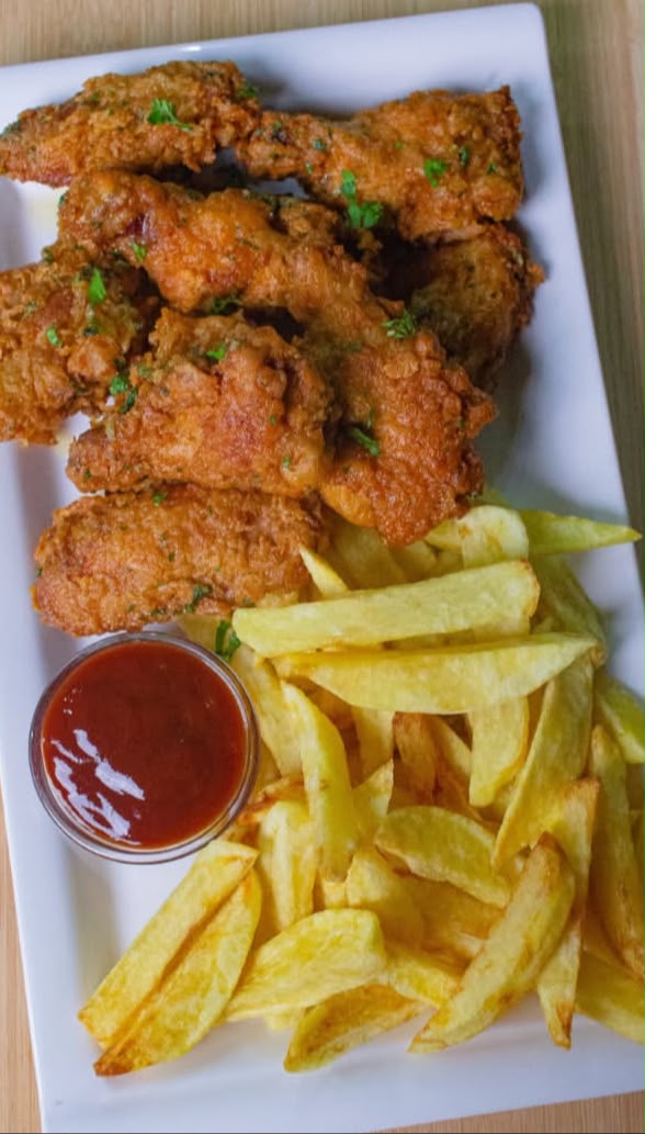 Fried wings and chips