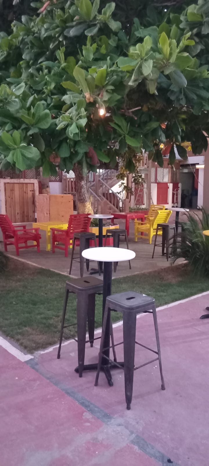 Gempie's Gazebo Outdoor Lounge