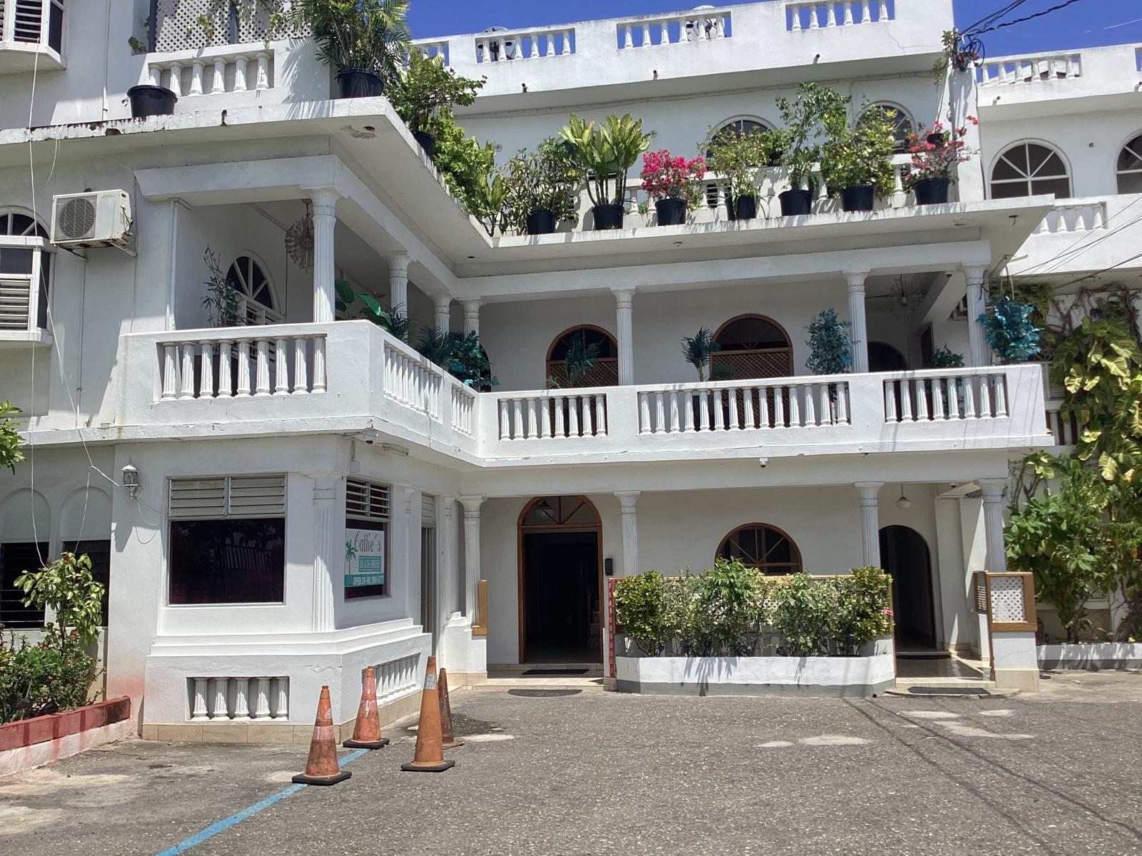 Callie's Beachhouse Resort Exterior
