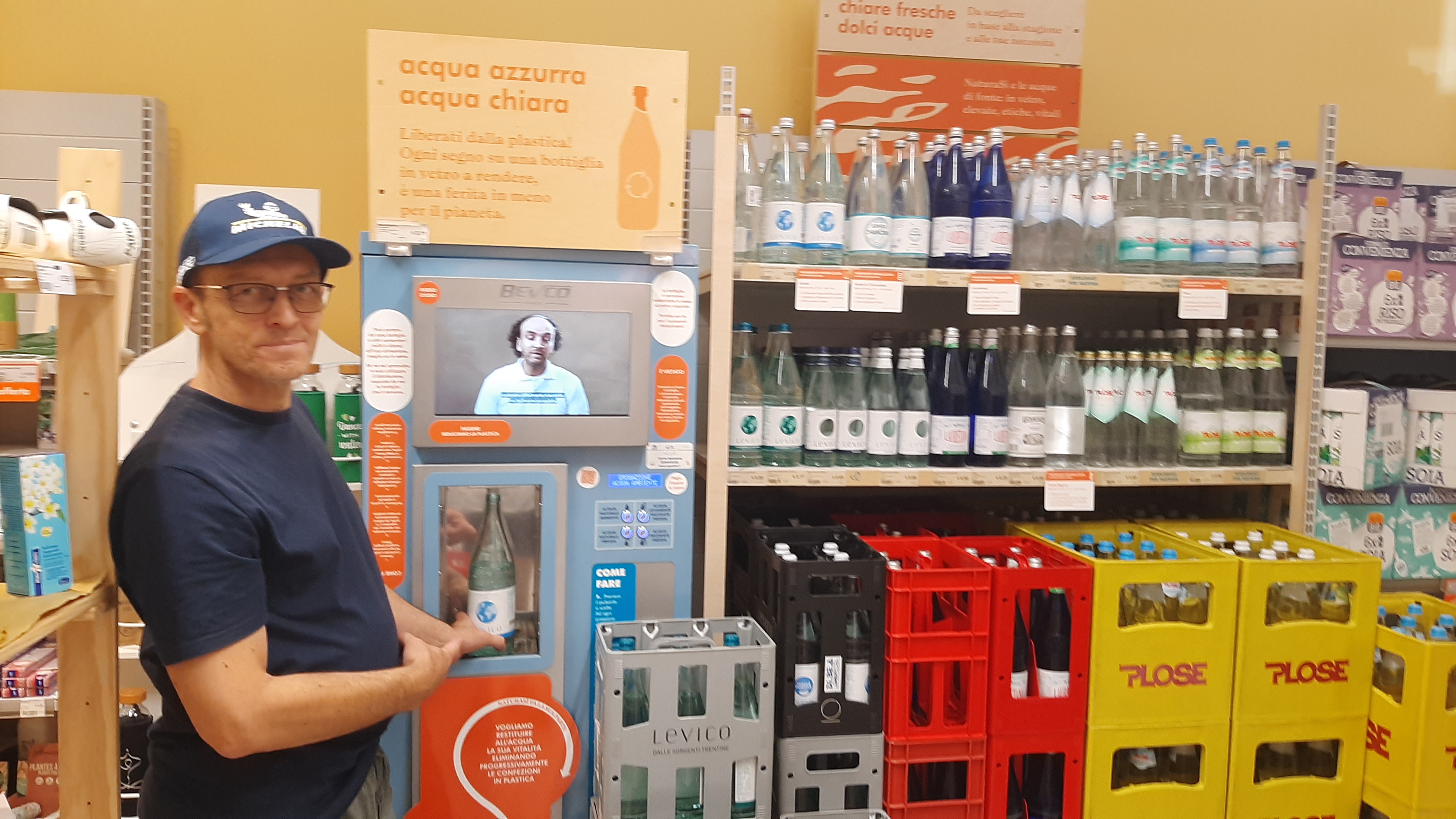 Se proprio devi, usa il vetro. Ma smettila con la plastica — e con Tuttisponsor puoi anche guadagnarci