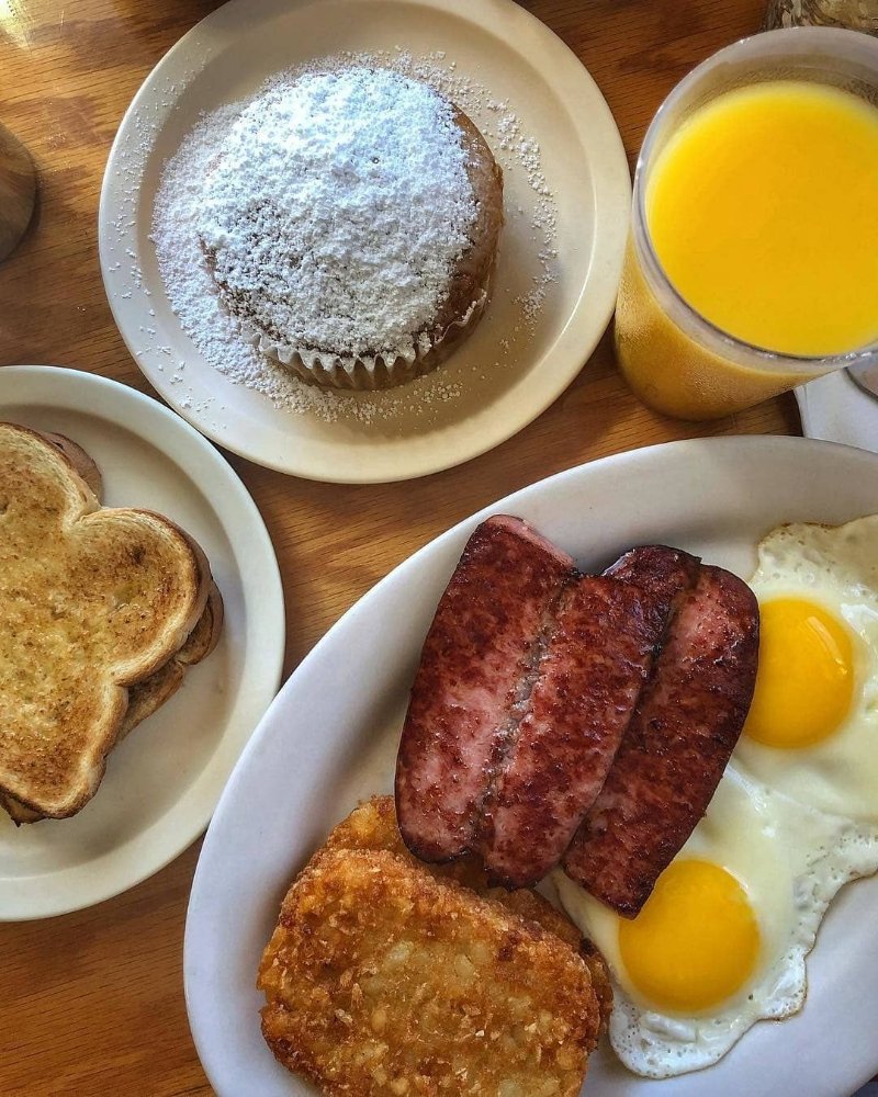 Harriette's On The Go signature breakfast with muffin, eggs, sausage, hash browns and orange juice in Key Largo