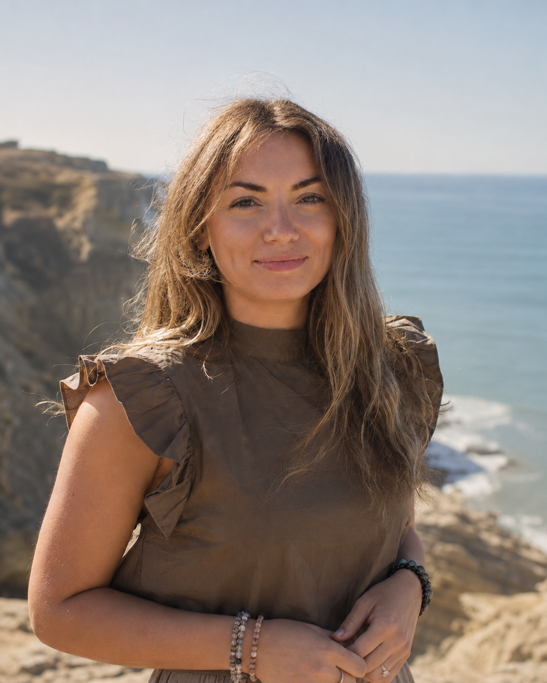 Portrait von Julia Kumpf am Meer