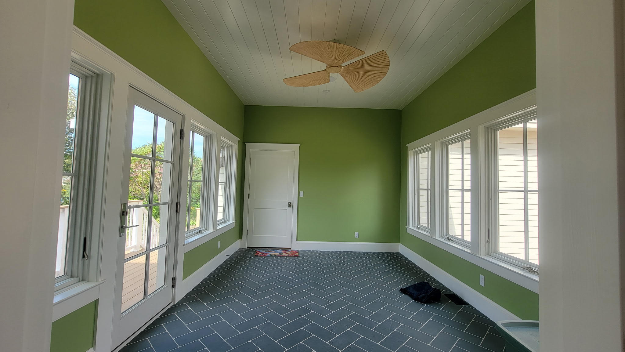 Interior room painting with green walls and crisp white trim by Minute Men Painters