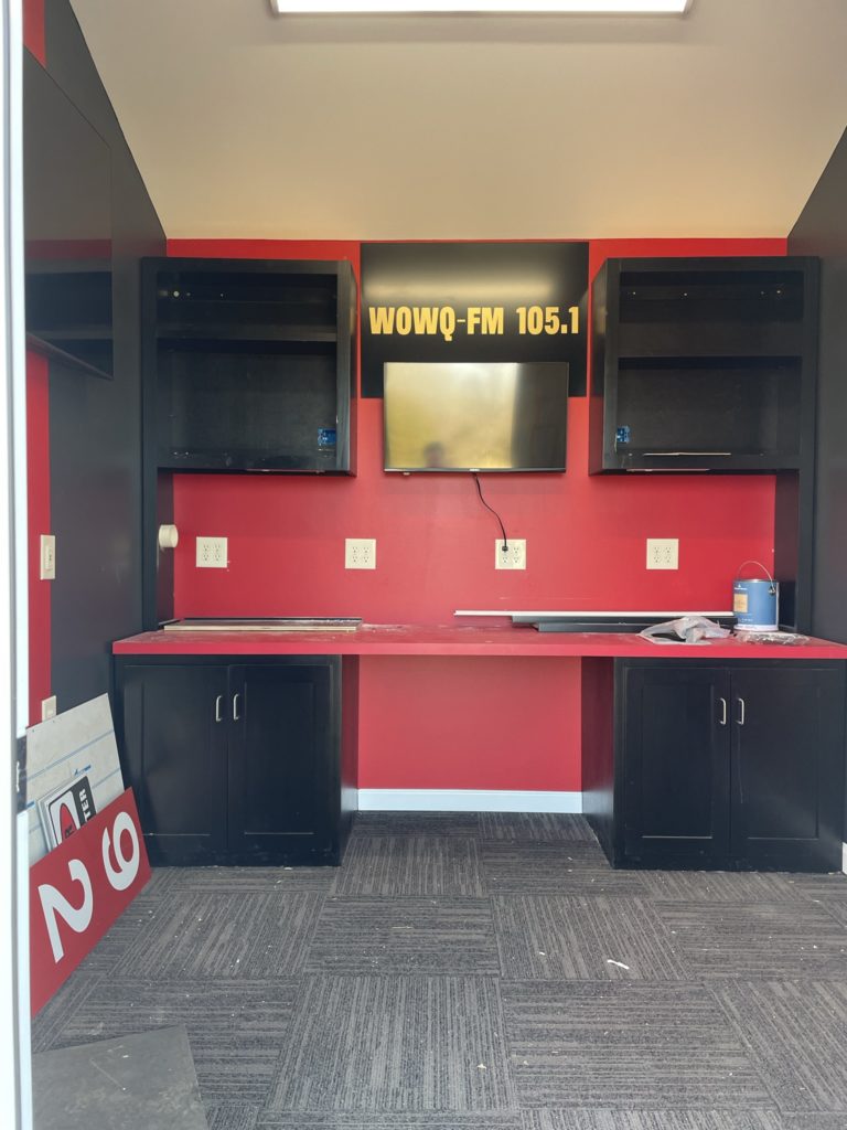 105.1FM The Wolf TN 1