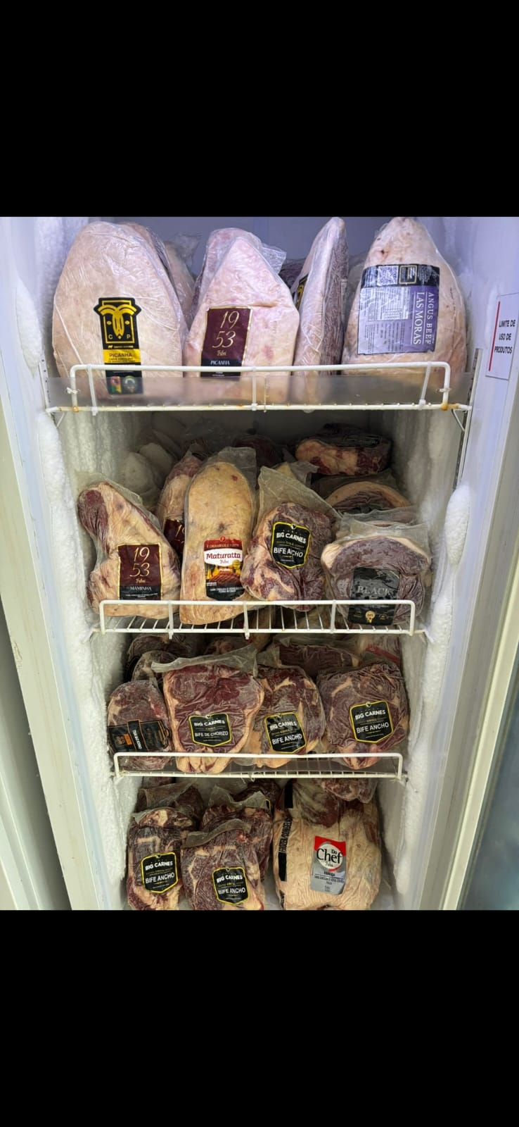 Expositor com cortes nobres de Picanha e Bife Ancho no Frigorífico Big Frango em Guarajuba Expositor com cortes nobres de Picanha e Bife Ancho no Frigorífico Big Frango em Guarajuba
