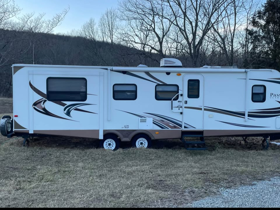 2014 Passport Ultra Lite 35ft Camper alternate view