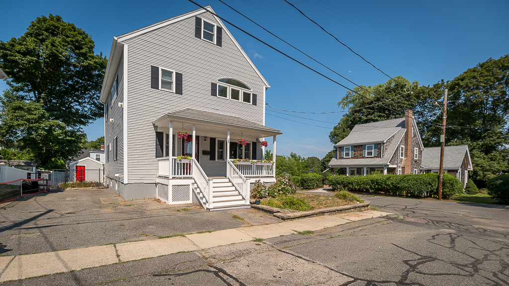 Ryal Side Beverly waterfront neighborhood