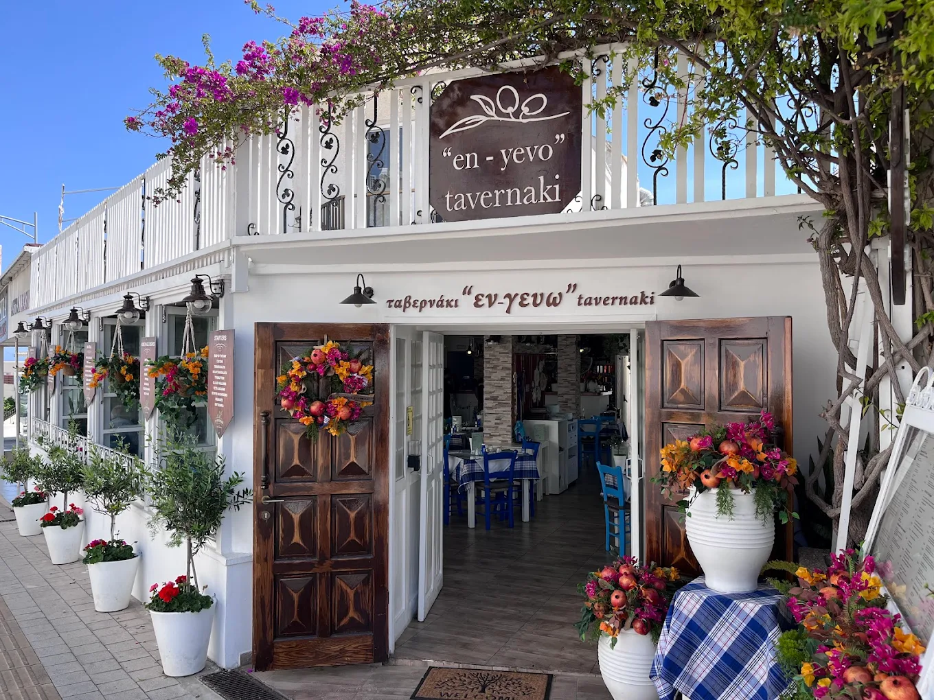 En Yevo Tavernaki Exterior