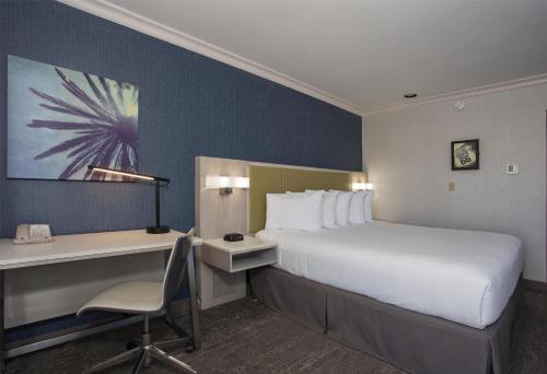 SureStay Hotel by Best Western Santa Monica Room