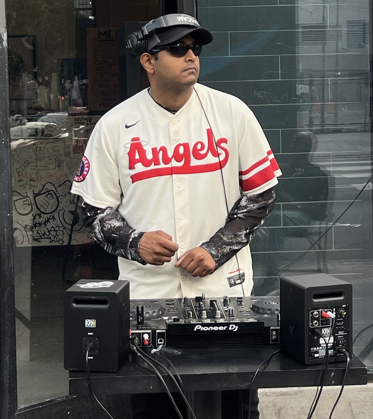 Ghandi performing live house and techno set - Gallery image 9