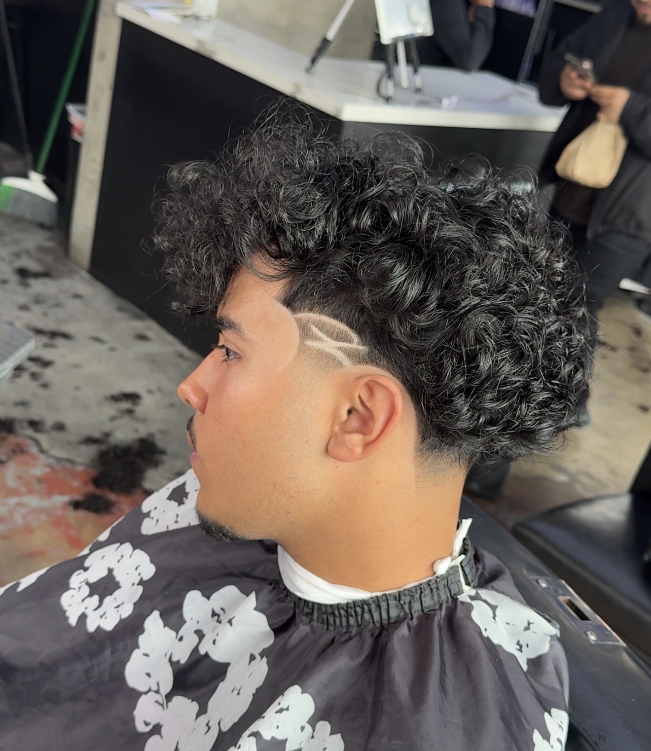 Curly taper with design
