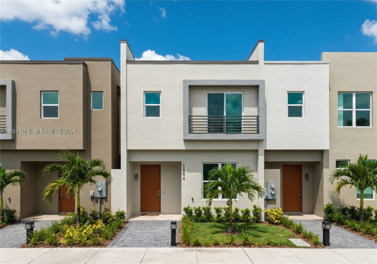 Townhouse nuevo moderno en Hialeah Miami comunidad cerrada