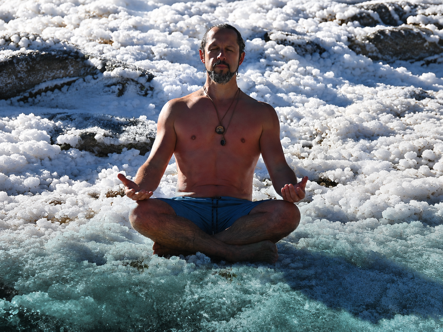 Mário Caetano a meditar no gelo