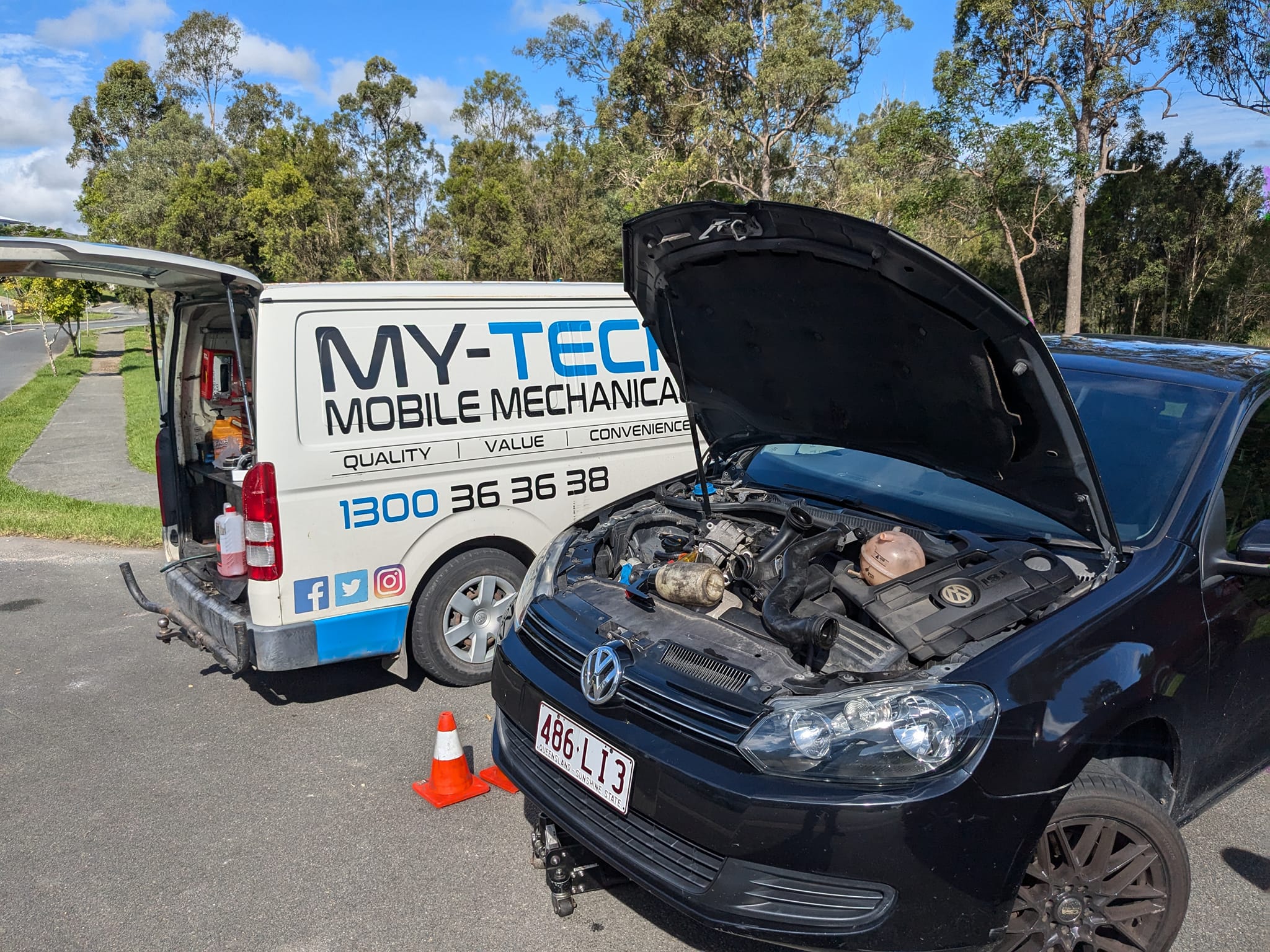 My-Tech mobile mechanic van diagnosing a car