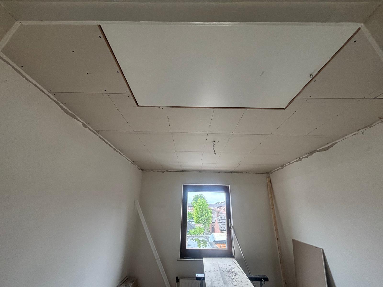 Plafondrenovatie en stucwerk binnenhuis - Foto 5
