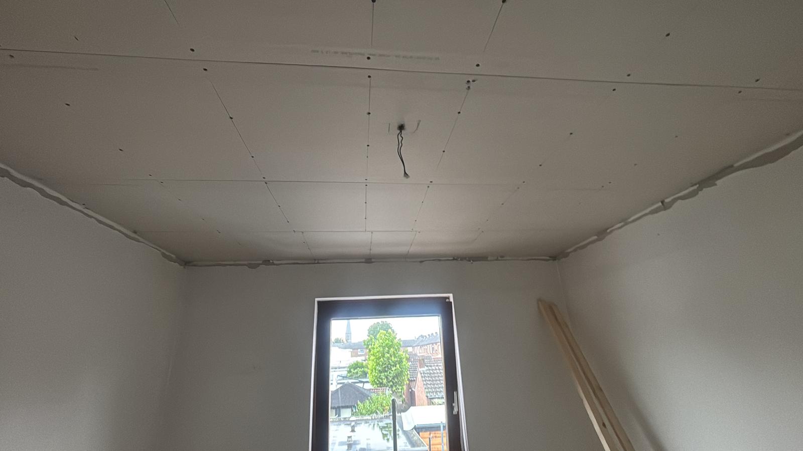 Plafondrenovatie en stucwerk binnenhuis - Foto 3