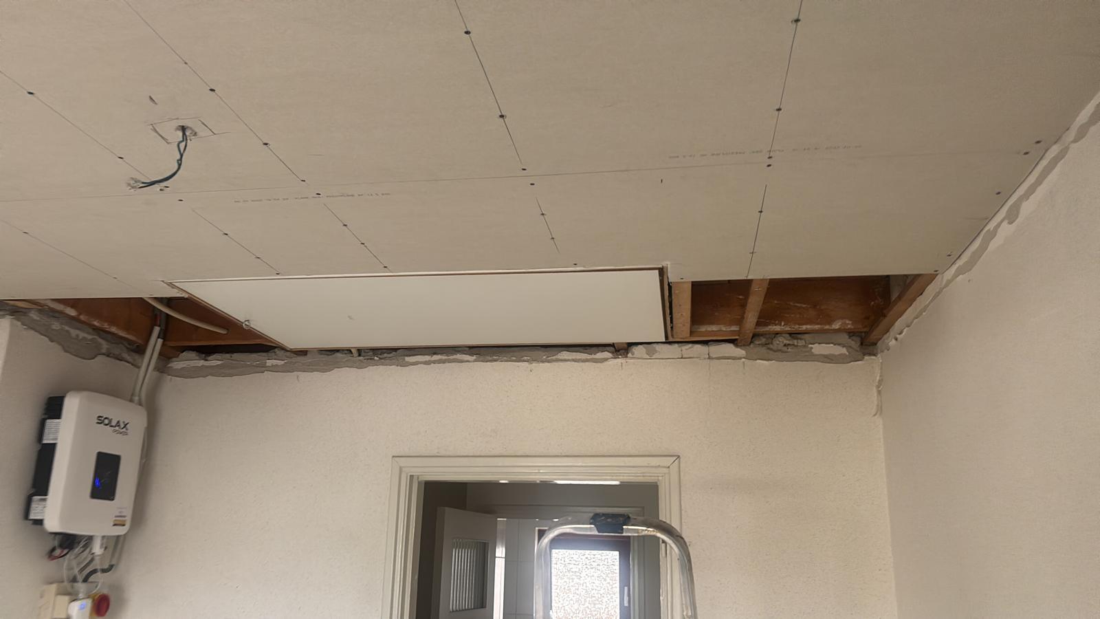 Plafondrenovatie en stucwerk binnenhuis - Hoofdfoto