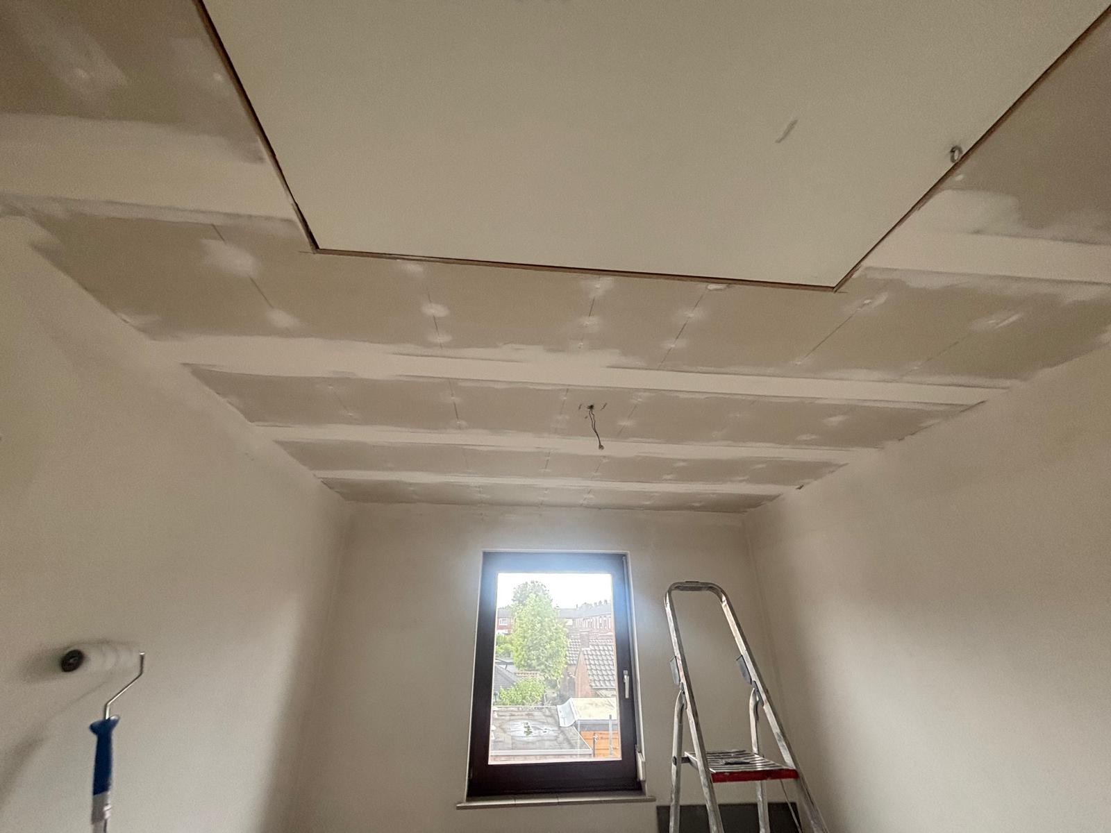 Plafondrenovatie en stucwerk binnenhuis - Foto 4