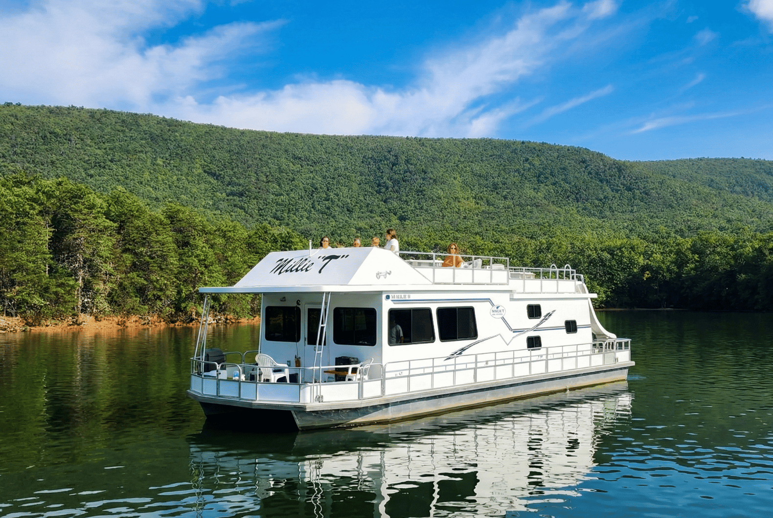 53ft Deluxe Keycraft Cruiser houseboat on Smith Mountain Lake