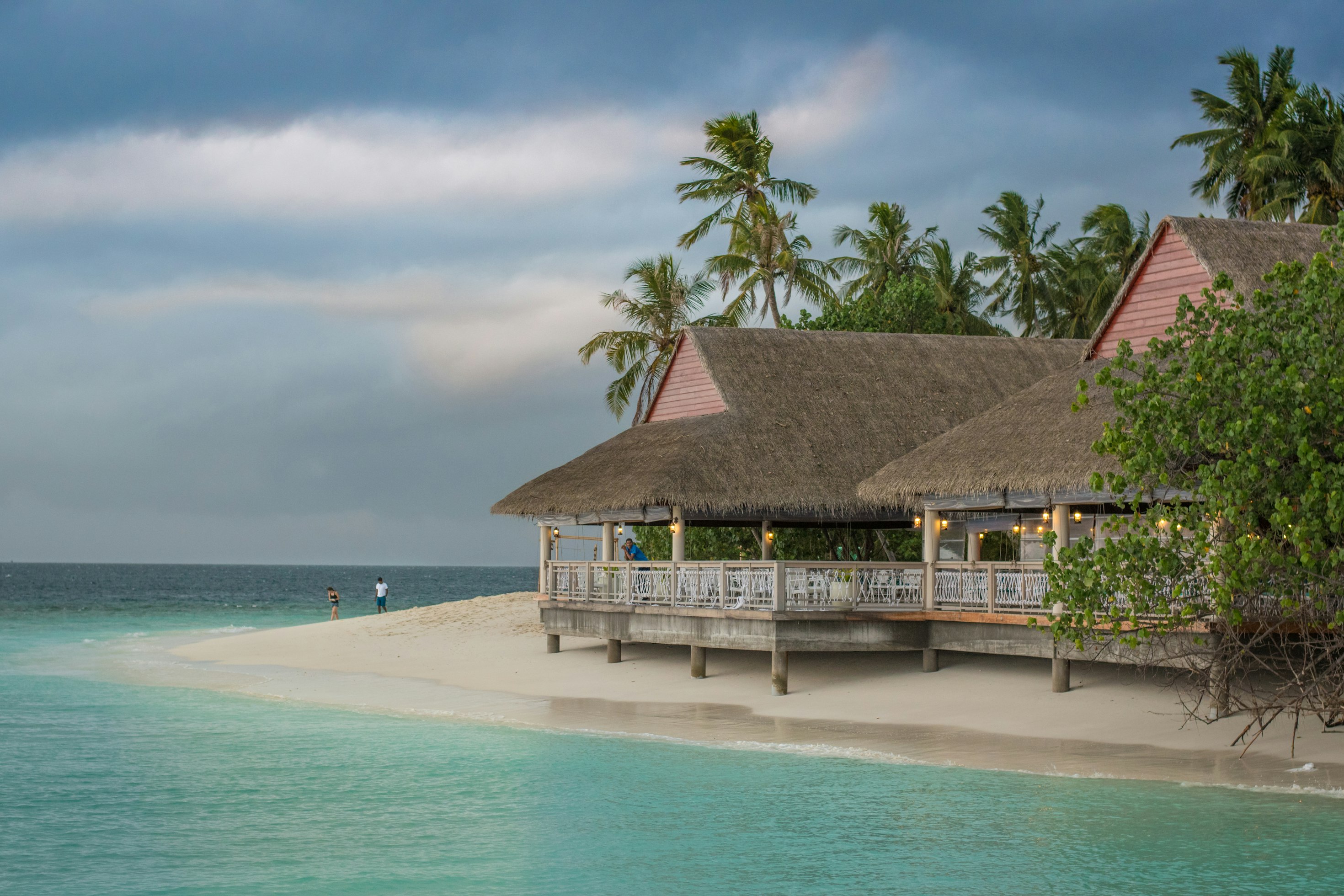 Villa sur pilotis Maldives eau cristalline