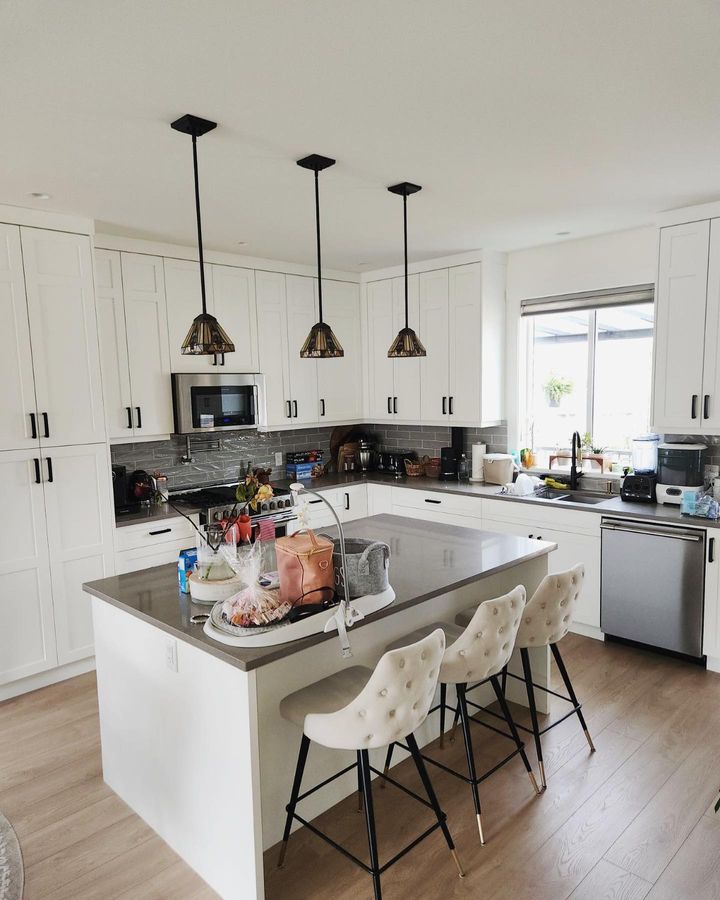 Clean Kitchen Island