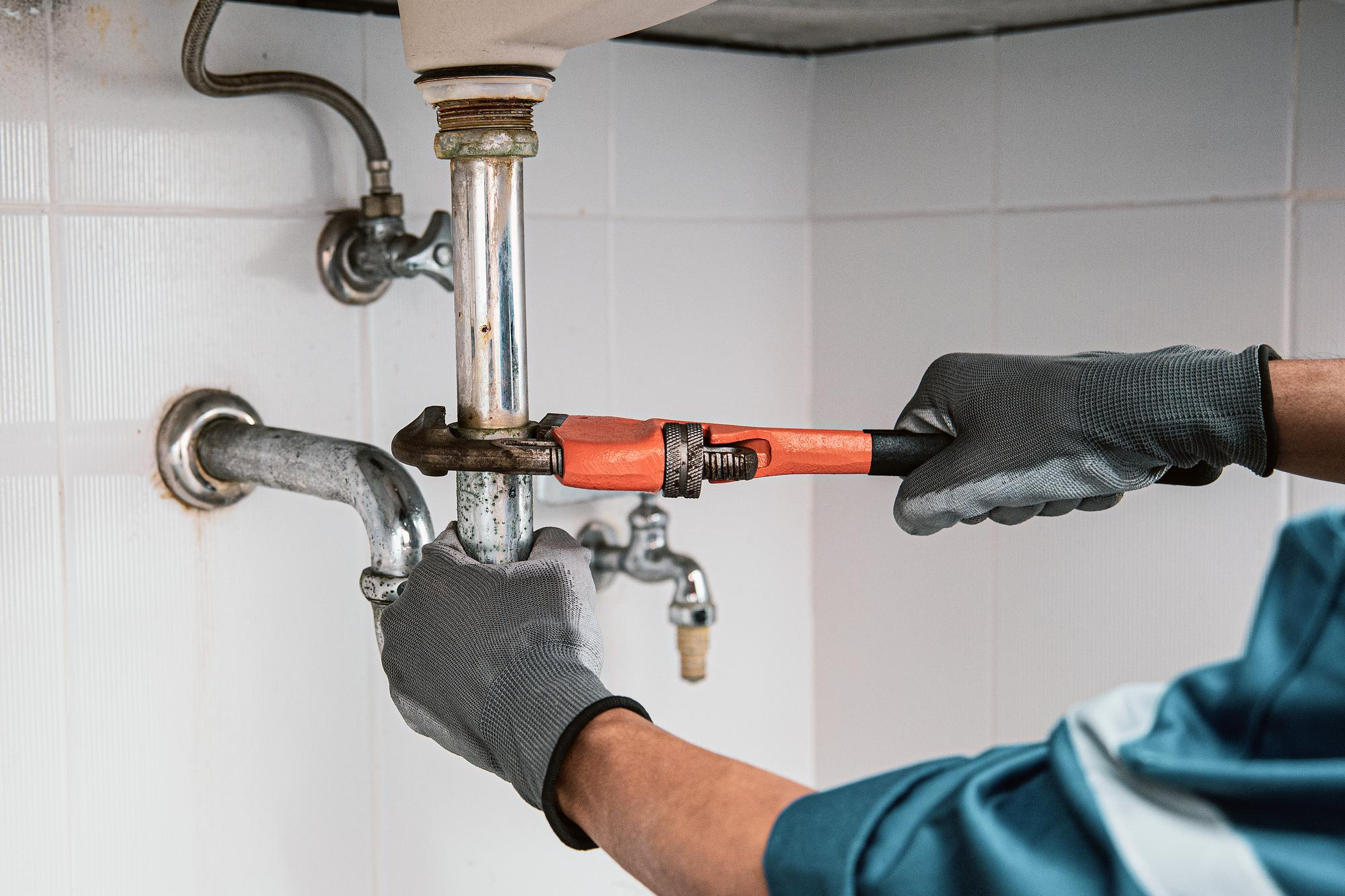 Professional plumbing pipes and tools for emergency plumbing in Roanoke