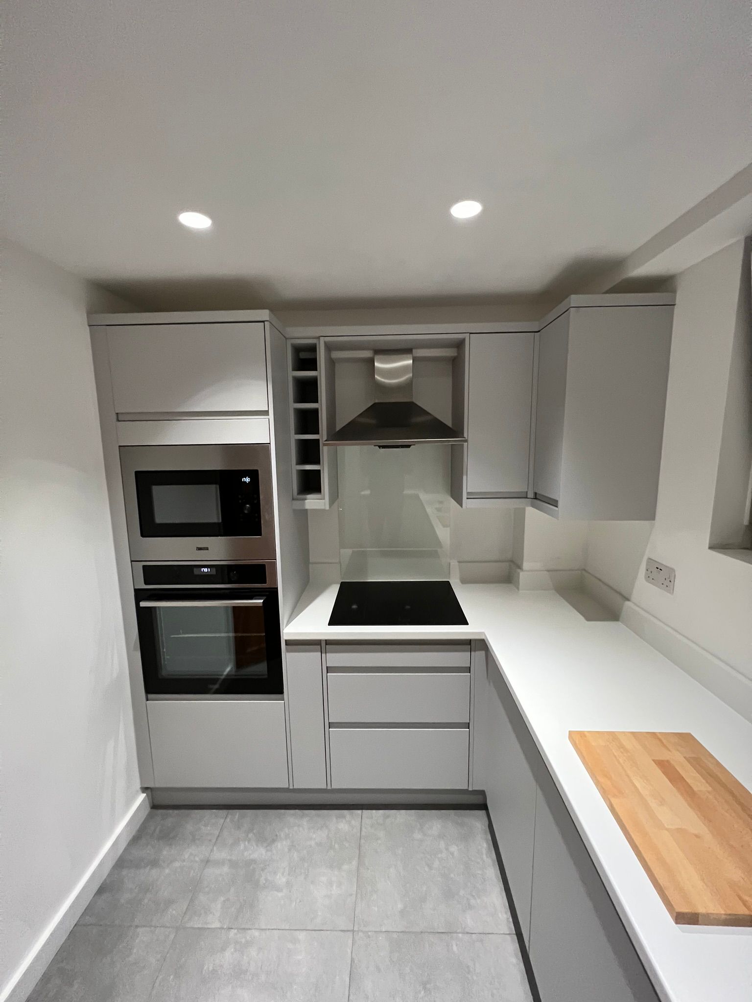 Kitchen oven and hob installation