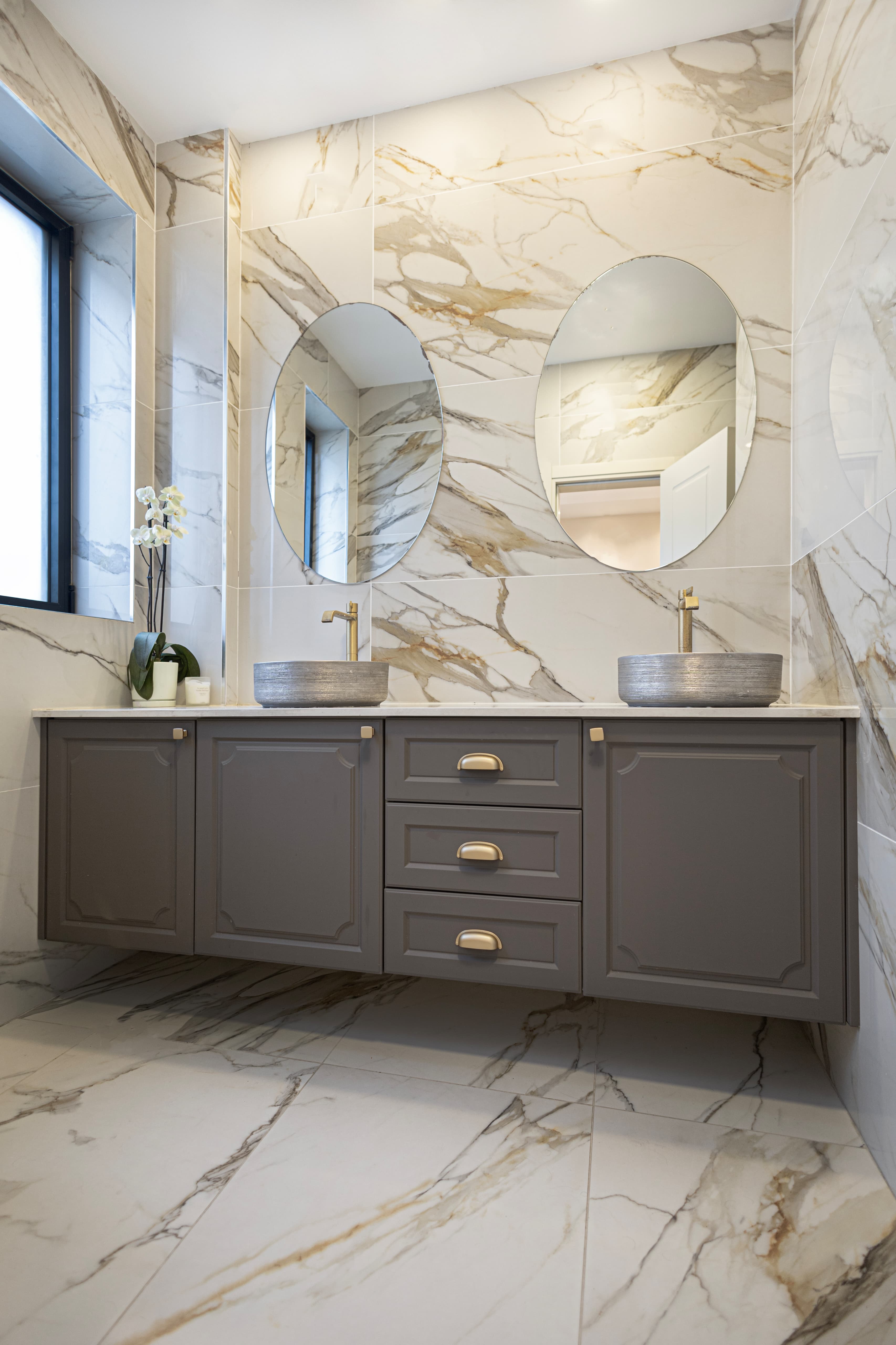 Elegant bathroom vanity design by Racheli Klein in Bet Shemesh