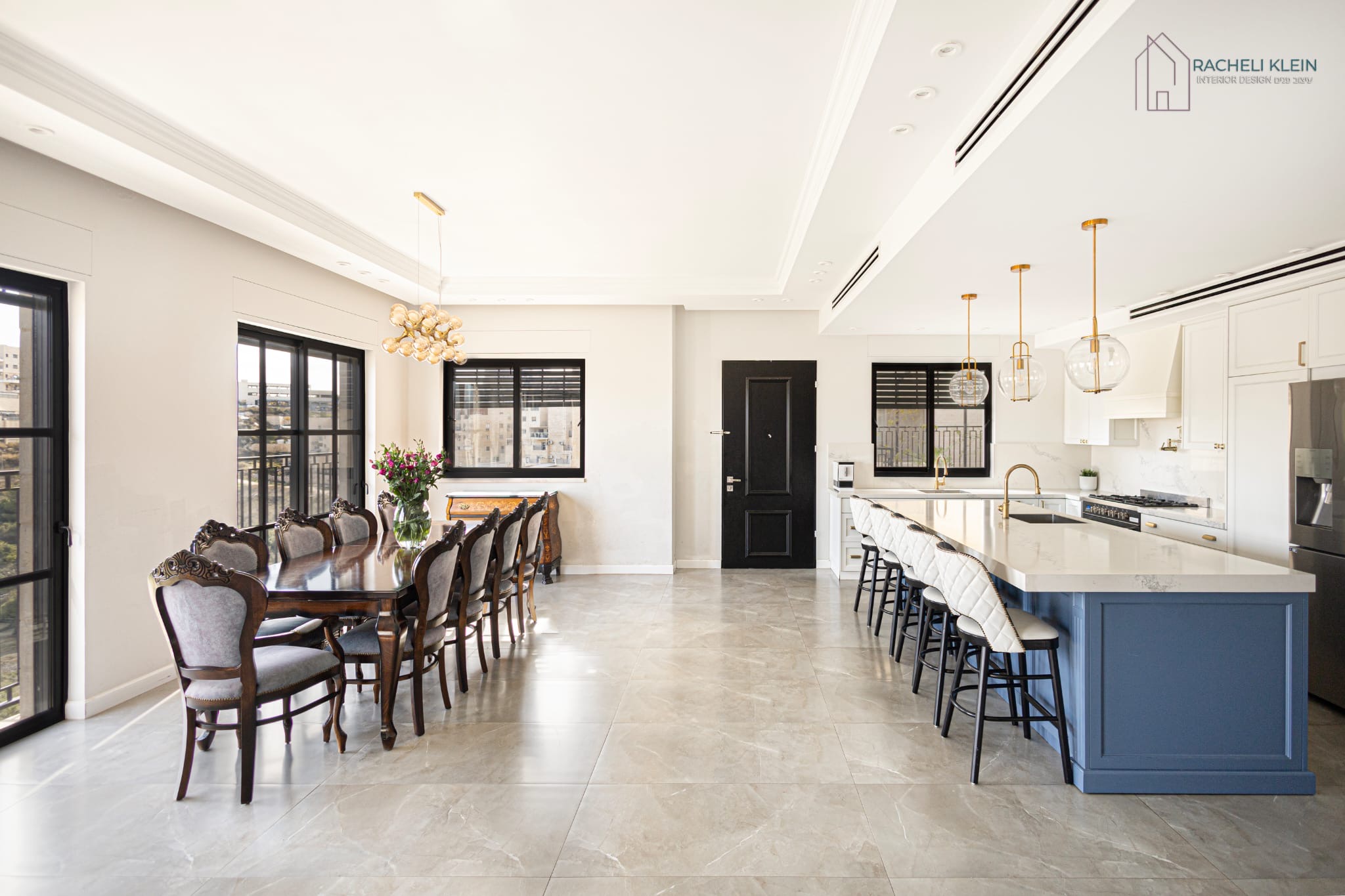Spacious kitchen and dining area