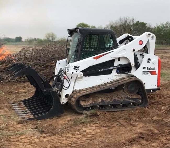 Bobcat skid steer doing dirt work