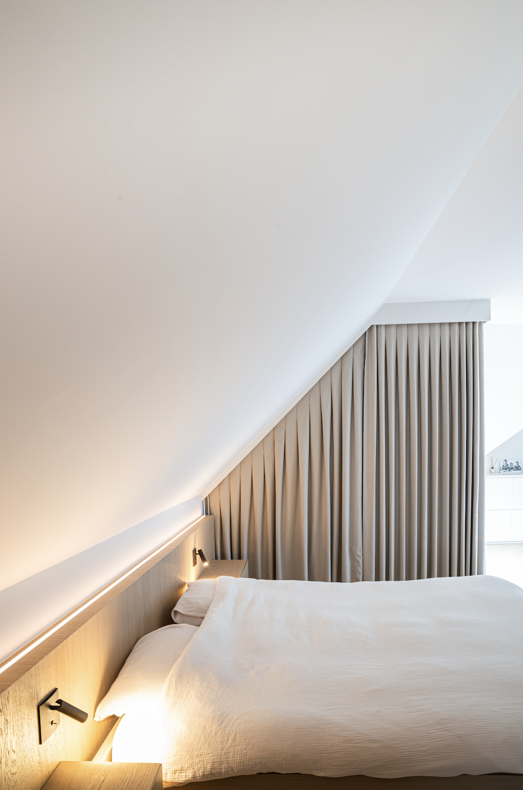 Maatwerk overgordijn in slaapkamer