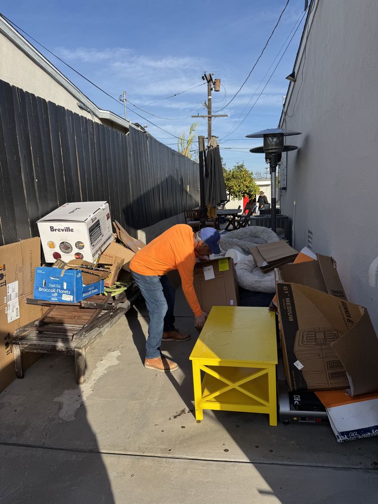Compassionate hoarder cleanout support and guidance in San Diego