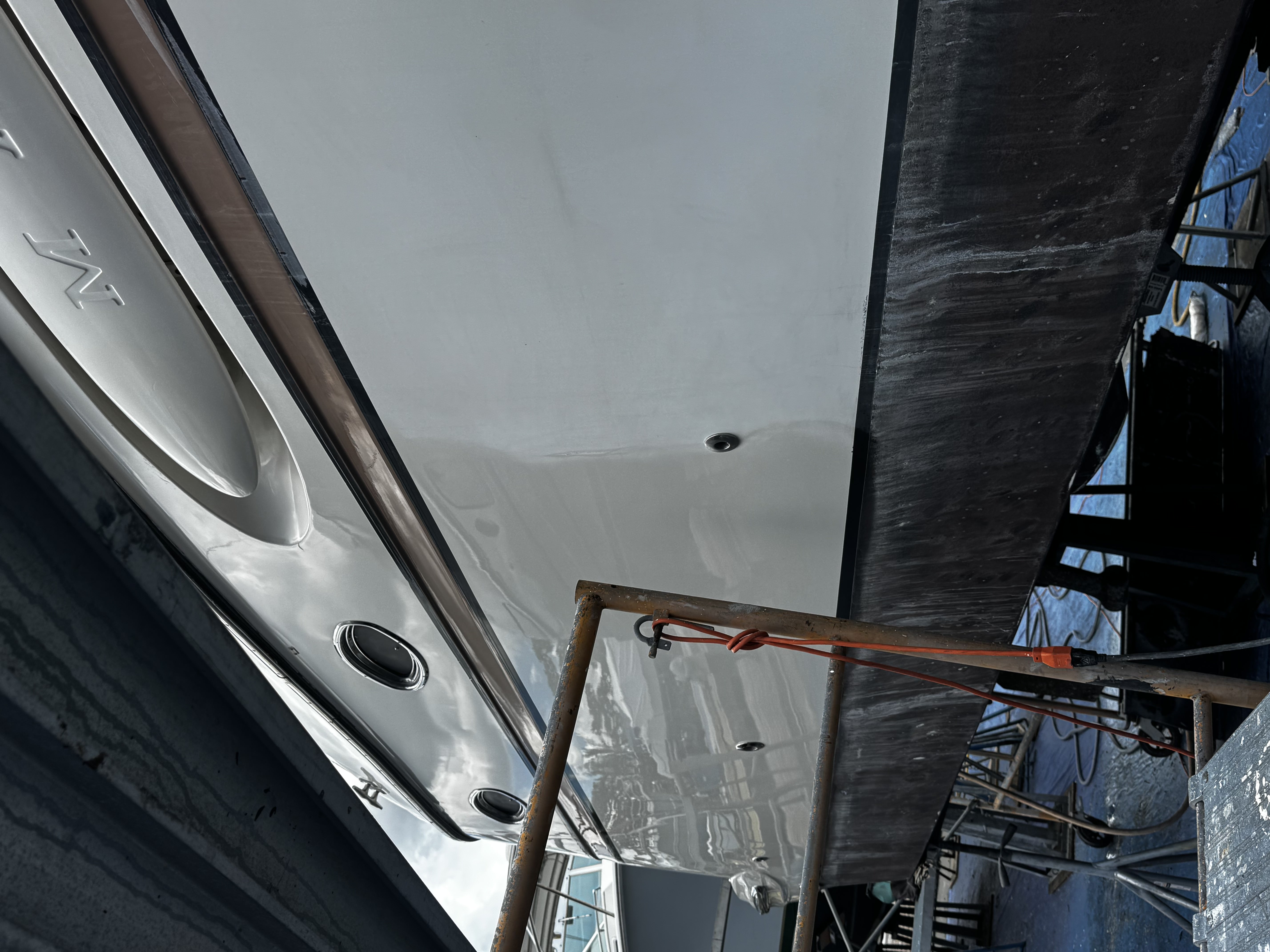 Hull compound only -- 3M Imperial Compound on a 52ft Maxum