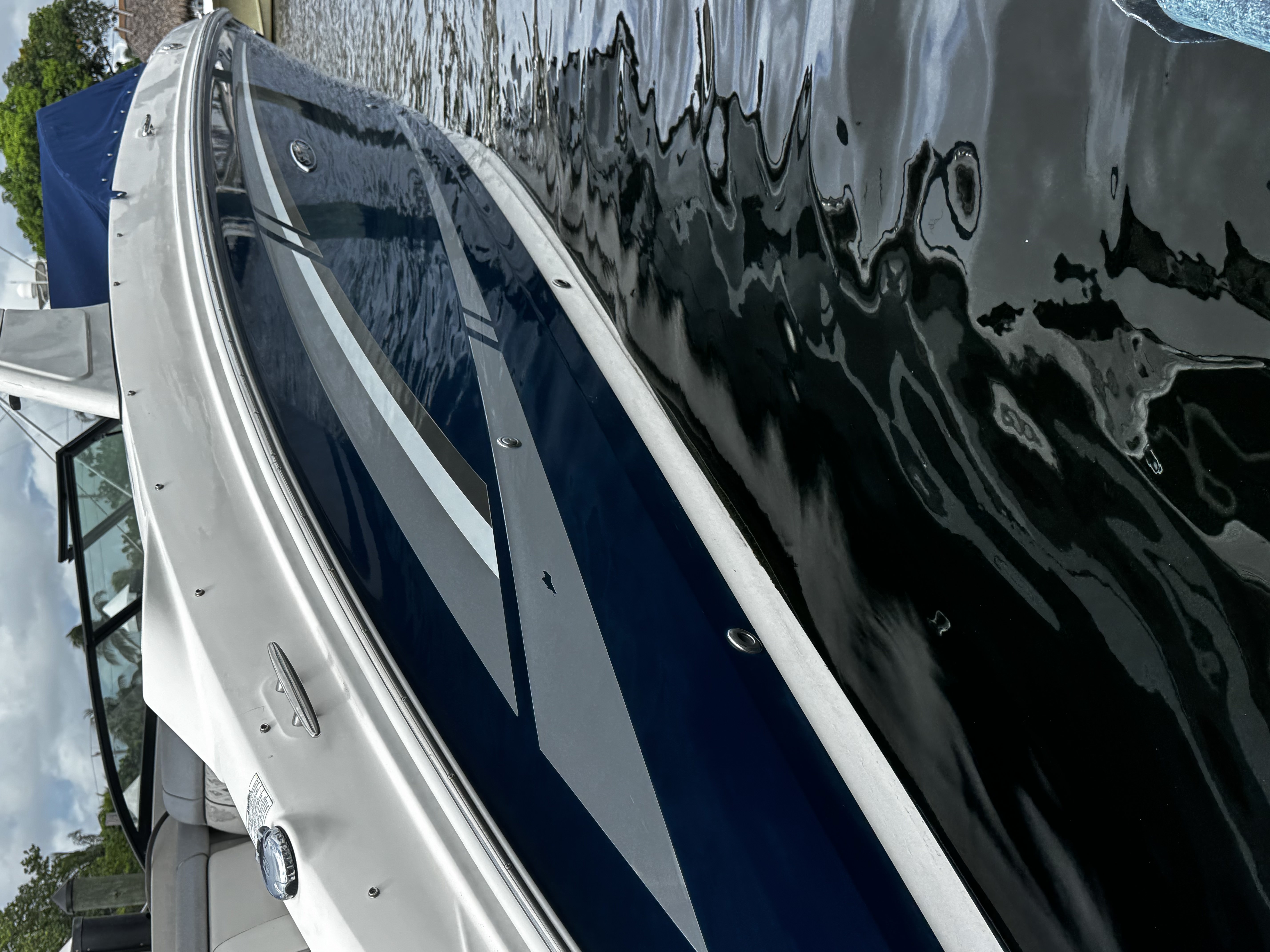 27ft Sea Ray after wet sand detail