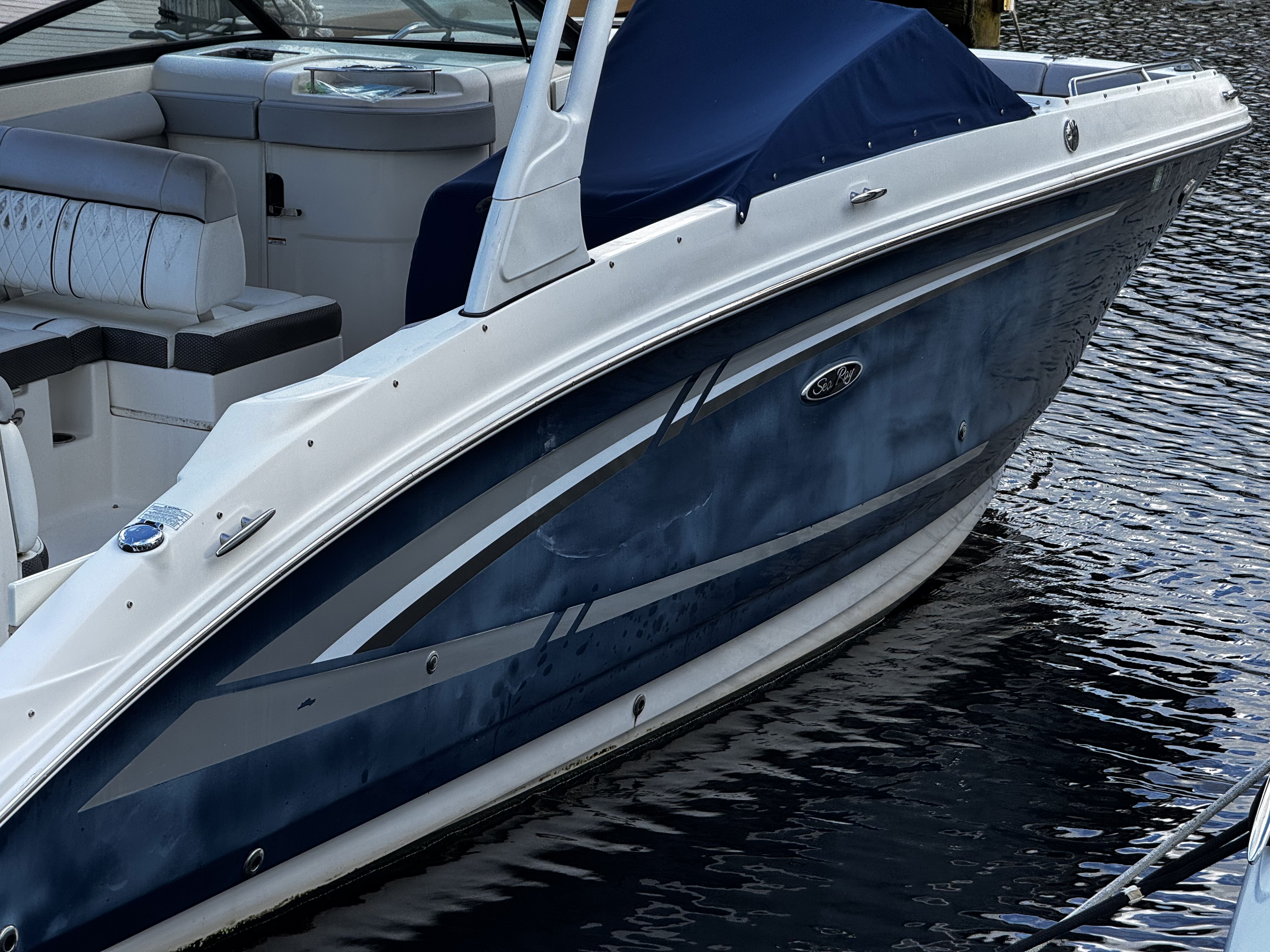 27ft Sea Ray before wet sand detail