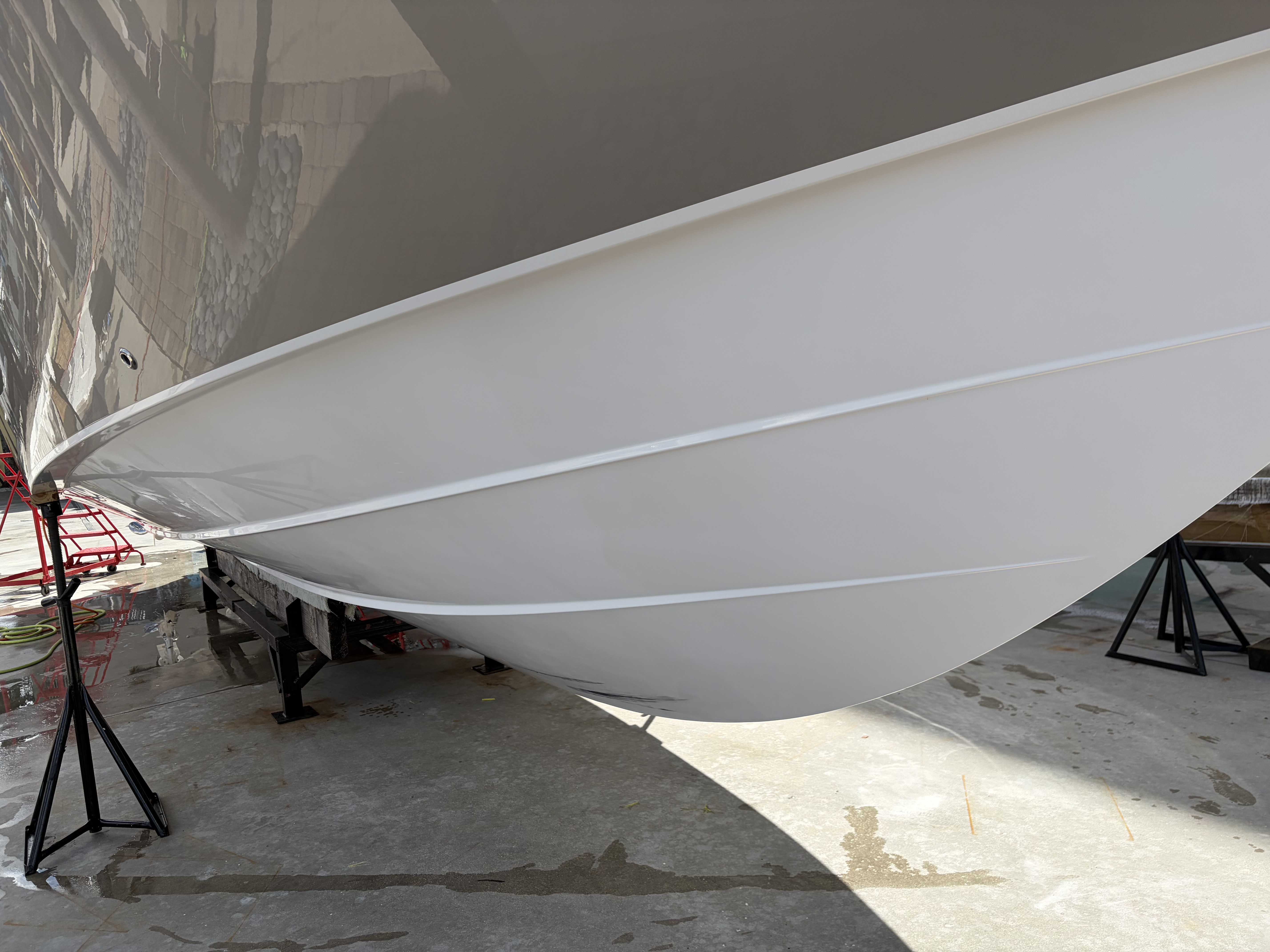 34ft Everglades after hull acid wash