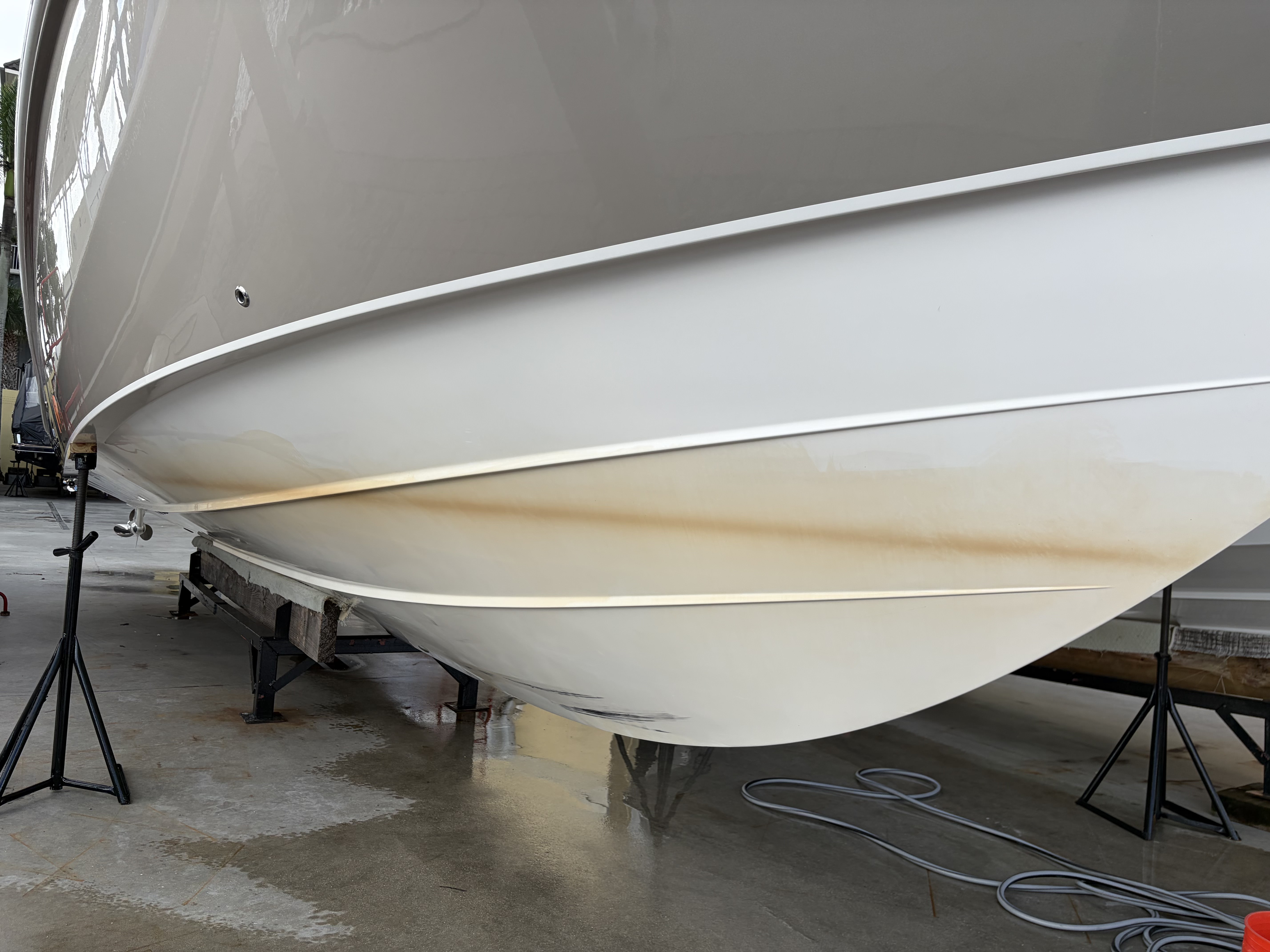 34ft Everglades before hull acid wash