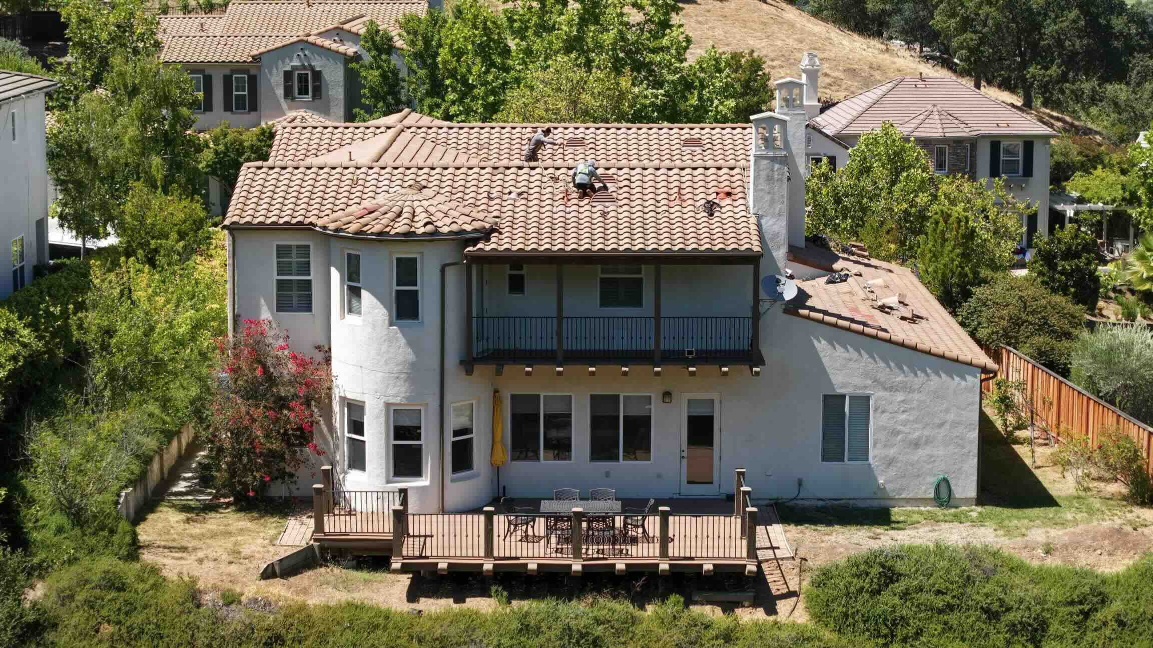 Valdivia Roofing team at work