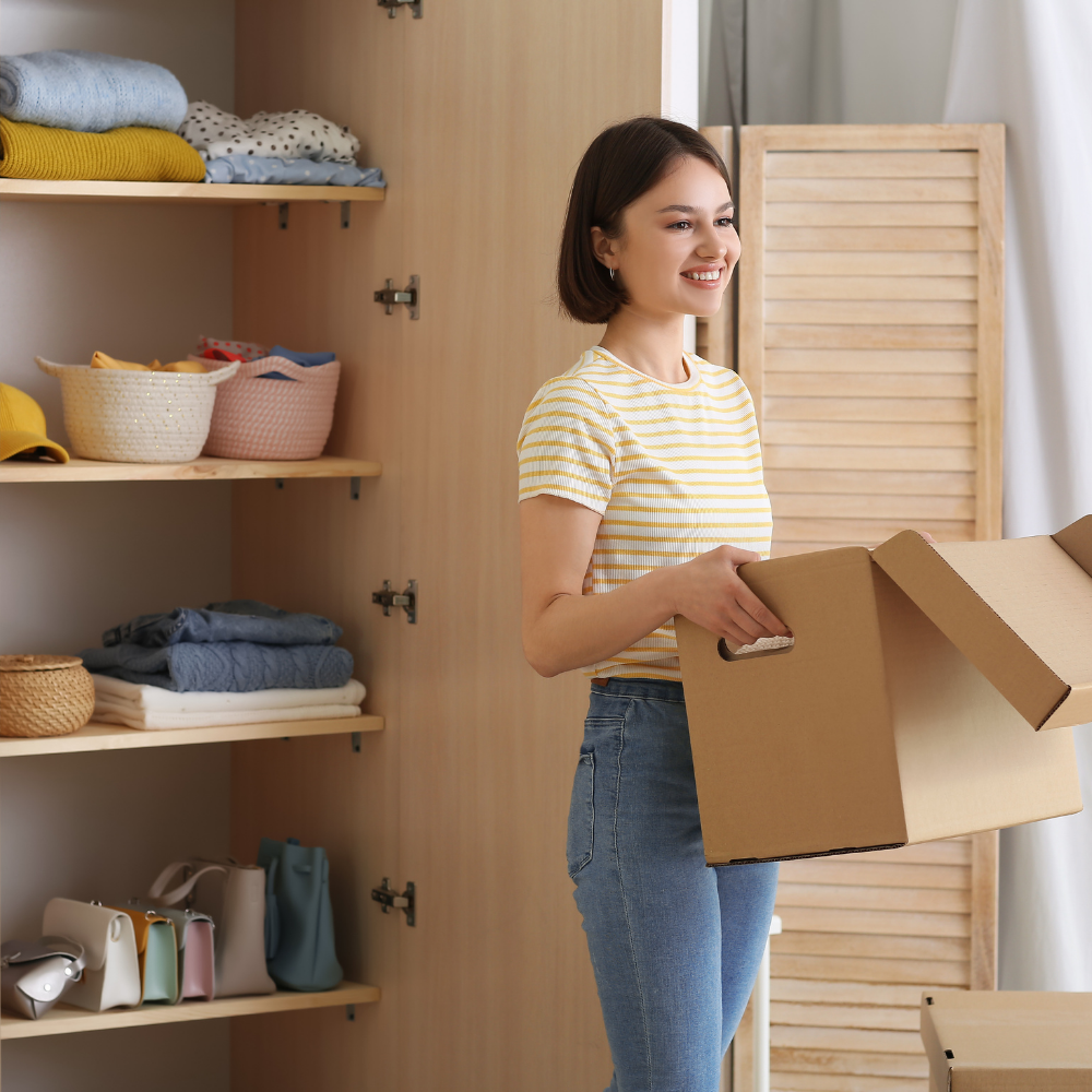 Professional organizer helping with household transition