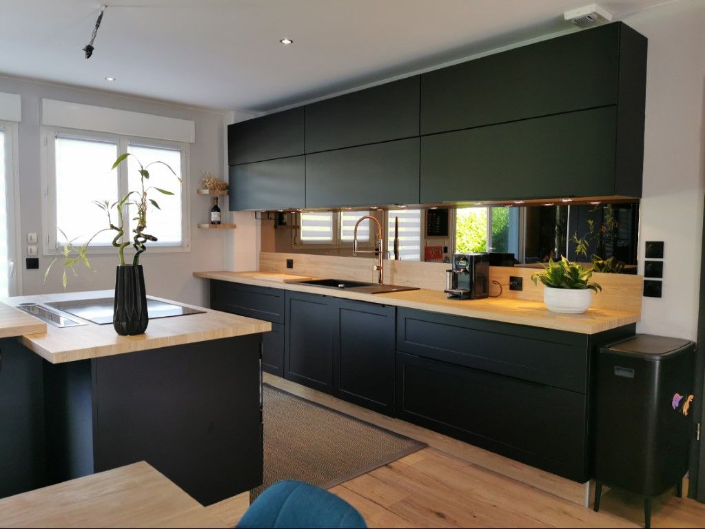 Black Modern Kitchen Wrap