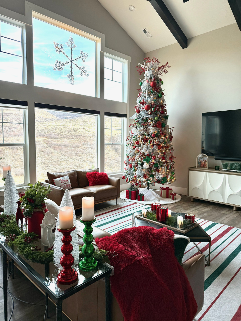 Holiday Decorating by Organize Joy