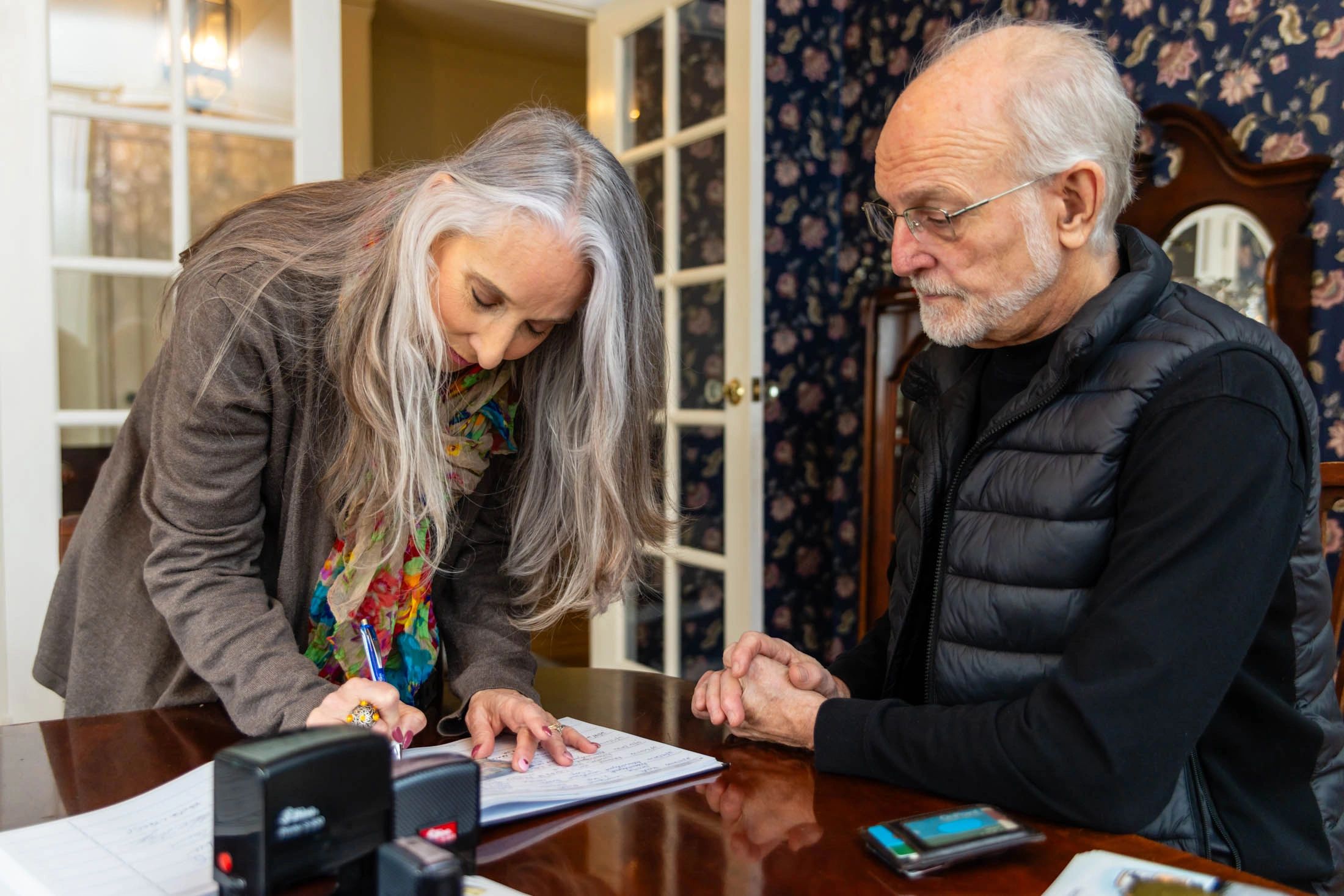 Portland Mobile Notary - Professional notary helping client sign documents
