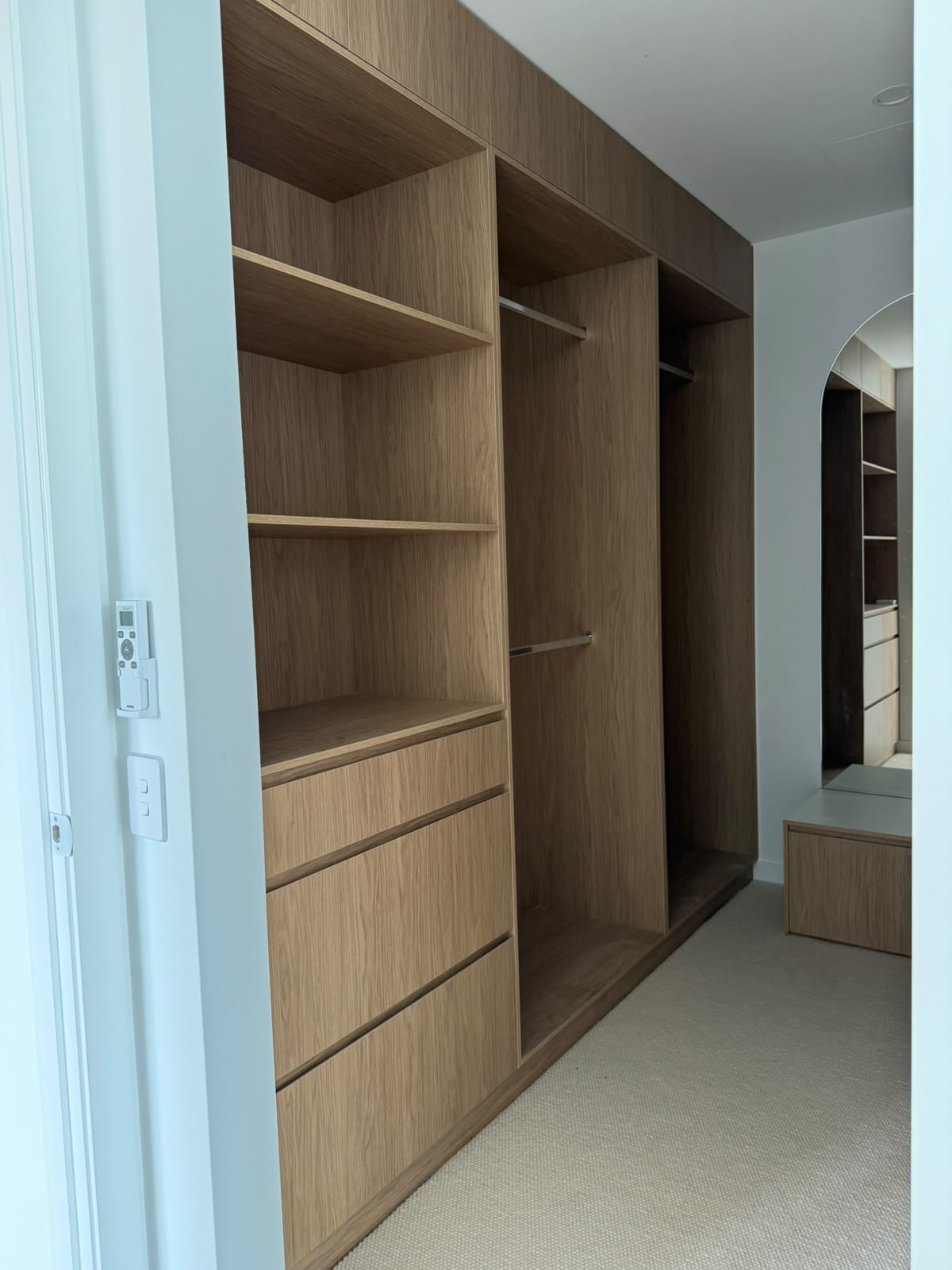 Walk-in wardrobes & dressing rooms