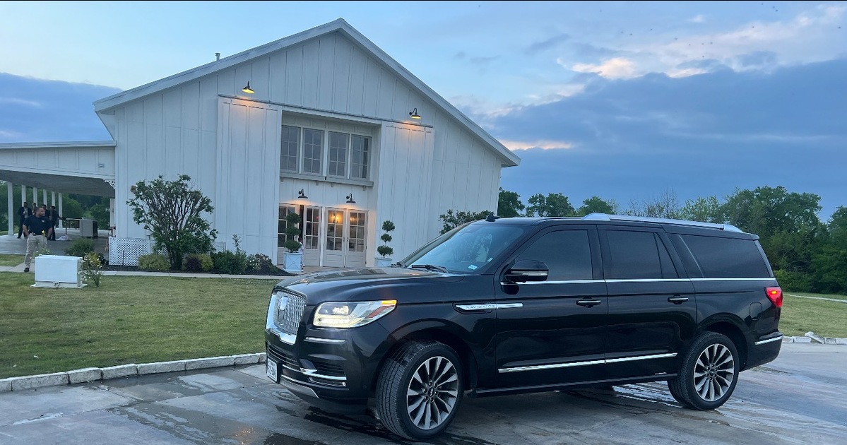 Luxury SUVs view 3