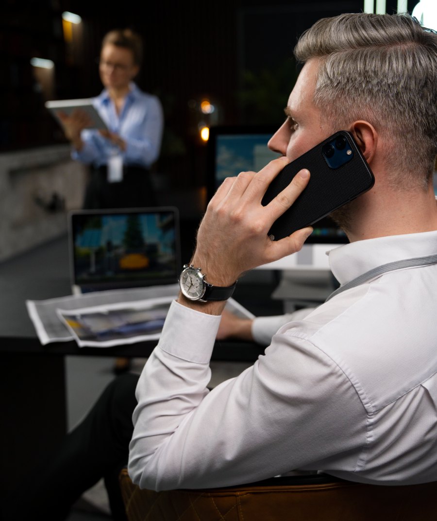 Confidential consultation with private investigator
