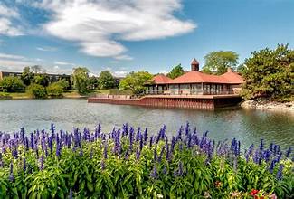 Northbrook, Illinois real estate and community