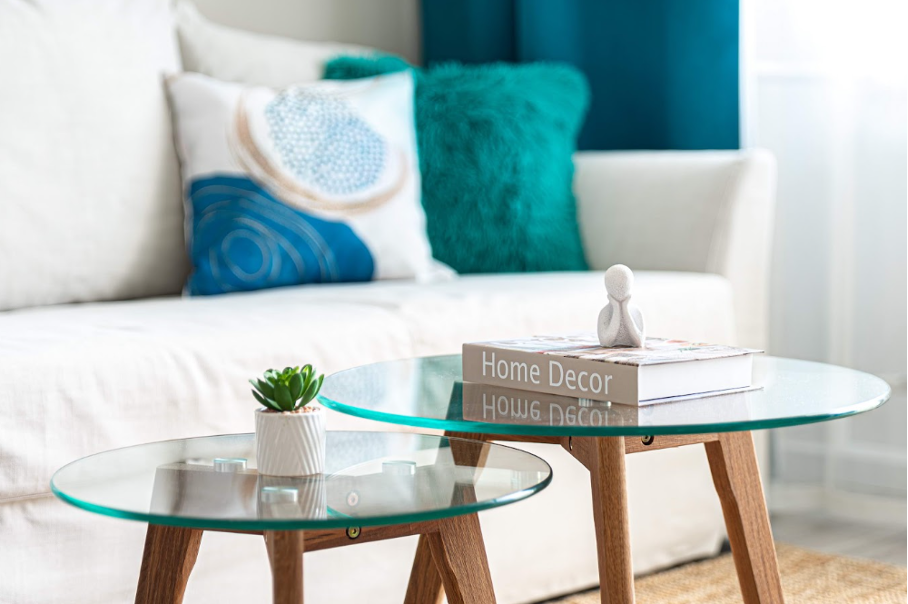 Home staging dekoráció és styling — hangulatos nappali részlet